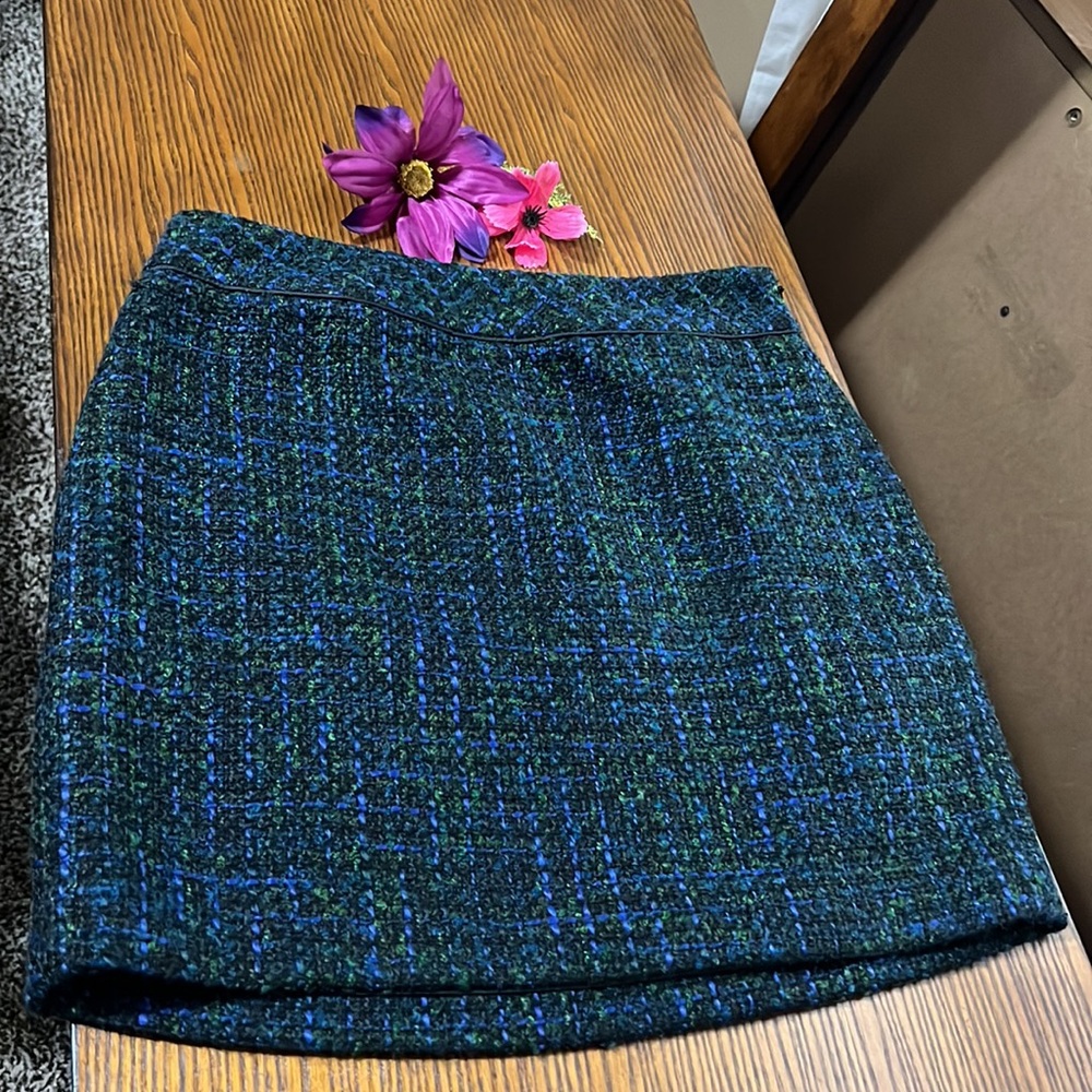 🦚 Loft 2P blue green and black tweed skirt. Gently used.